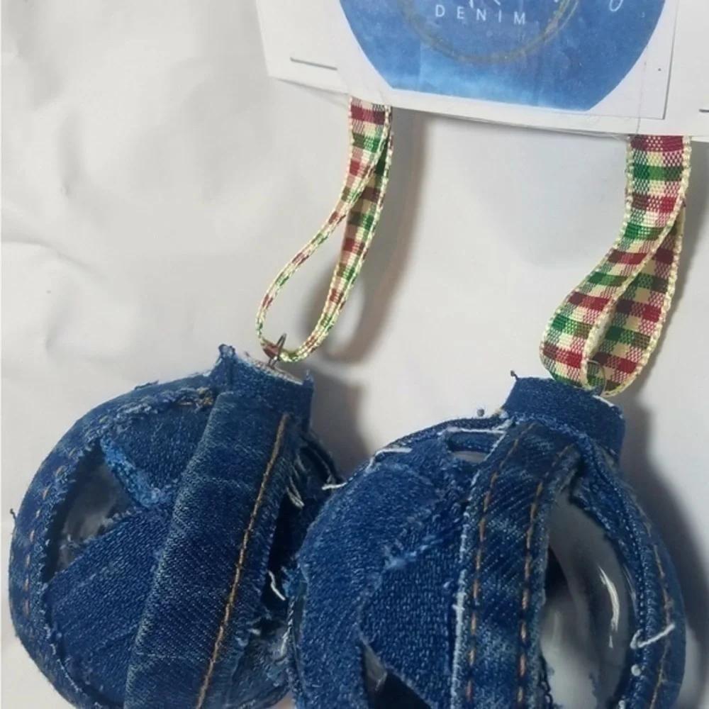 Tasty Raw Edge Denim Windowed Bulb Ornament Set